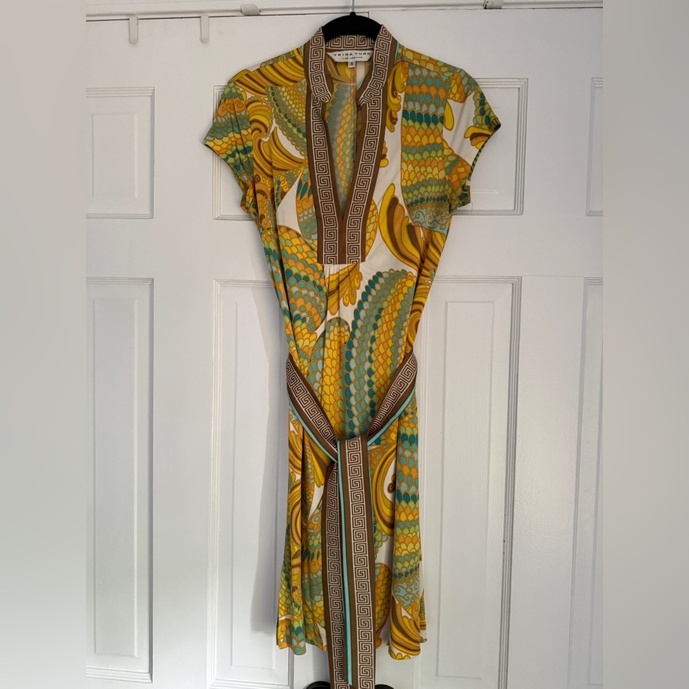 EUC Trina Turk 100% silk shift dress